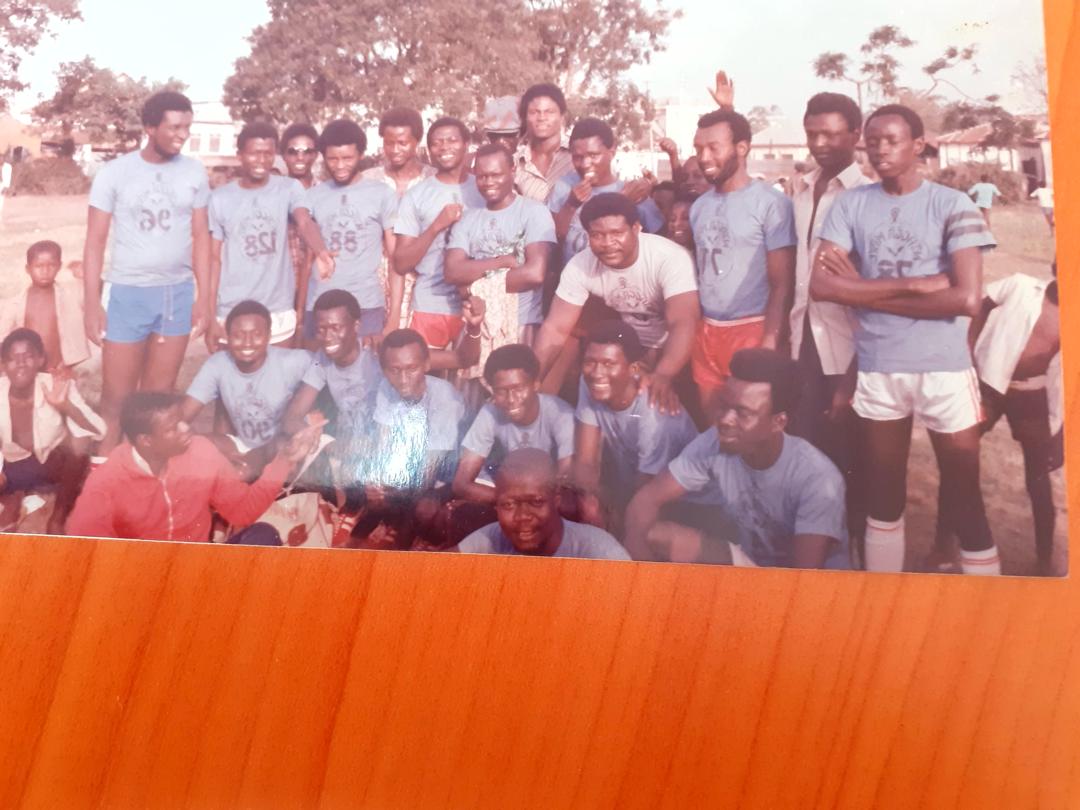 Which team wore pale blue?